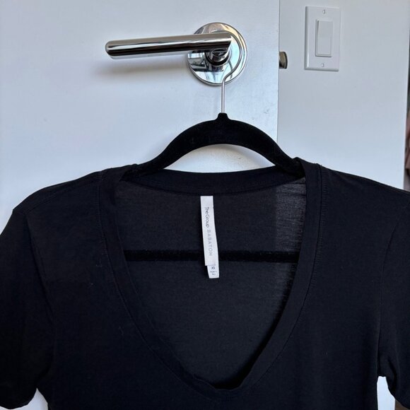 Aritzia The Group by Babaton Black Short Sleeve Tee - Picture 3 of 5